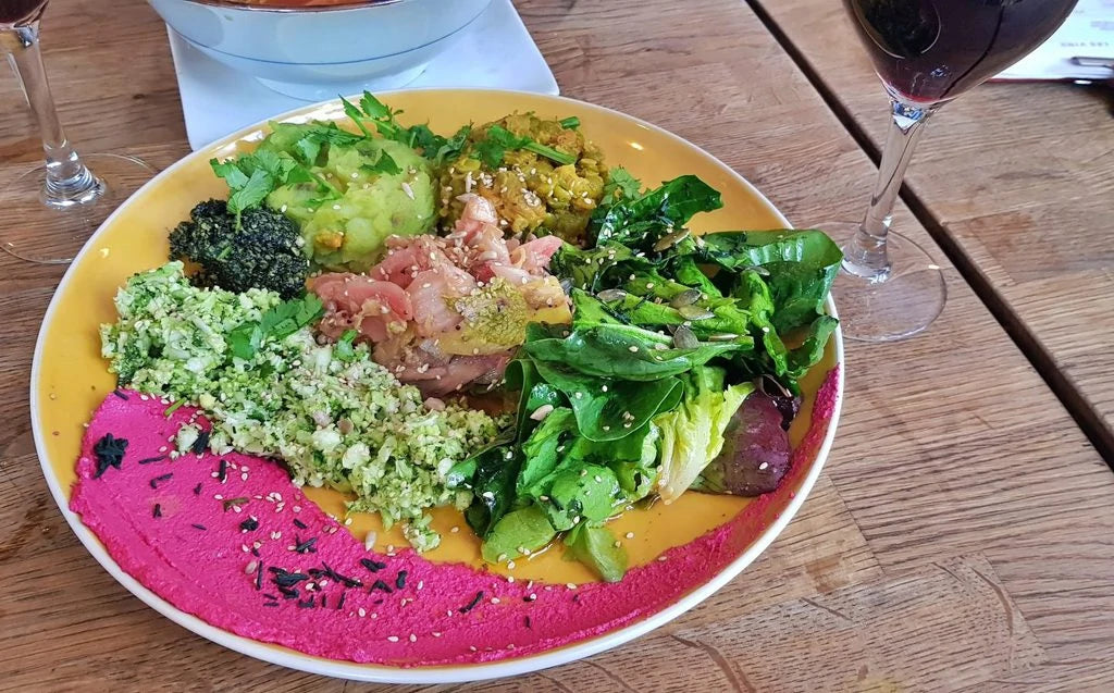 Article sur Sol Semilla Veggie Visa "VEGAN PARIS – 26 Awesome Vegan Restaurants in Paris You Can’t Miss!"